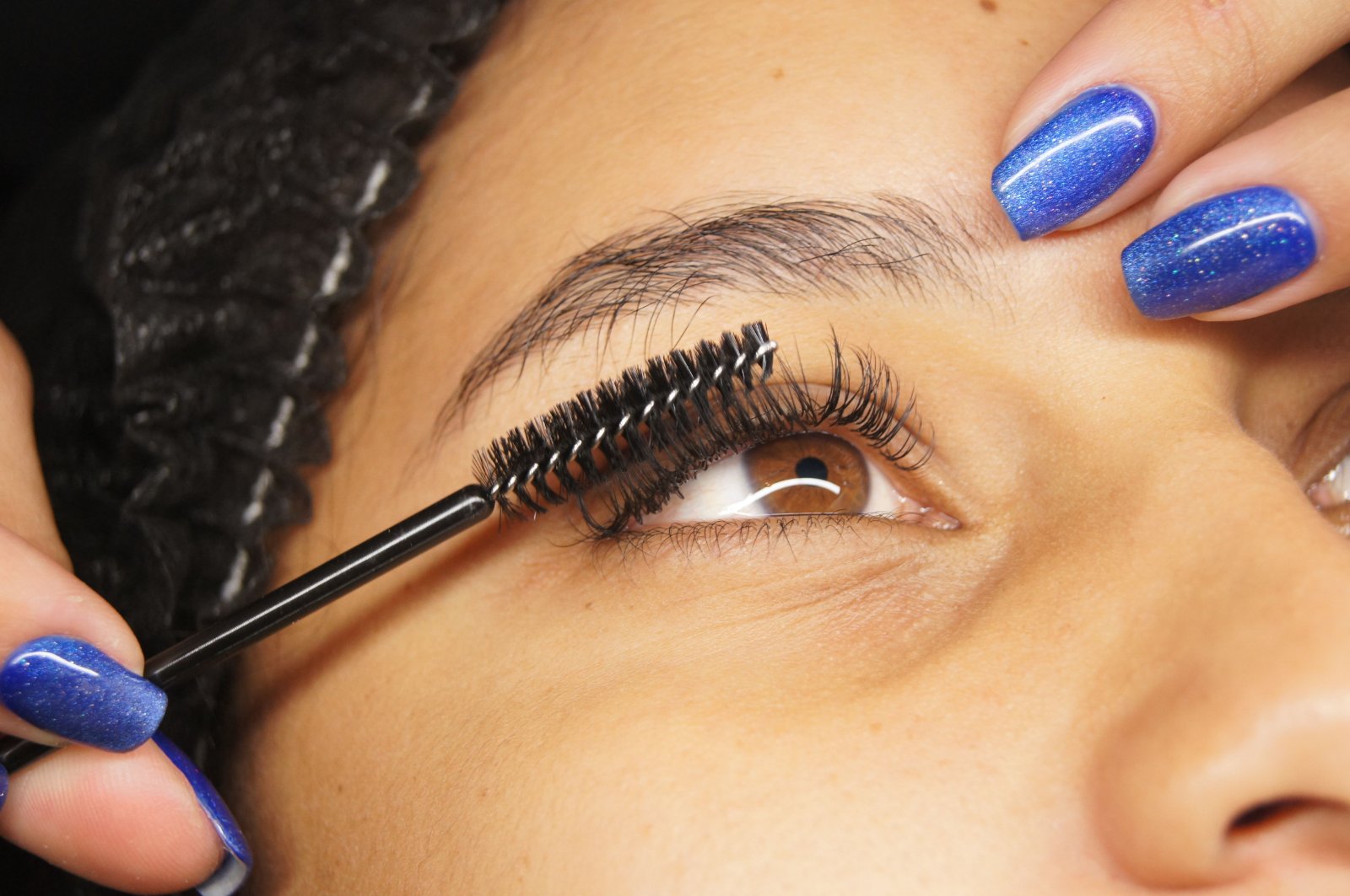 Lash lifting