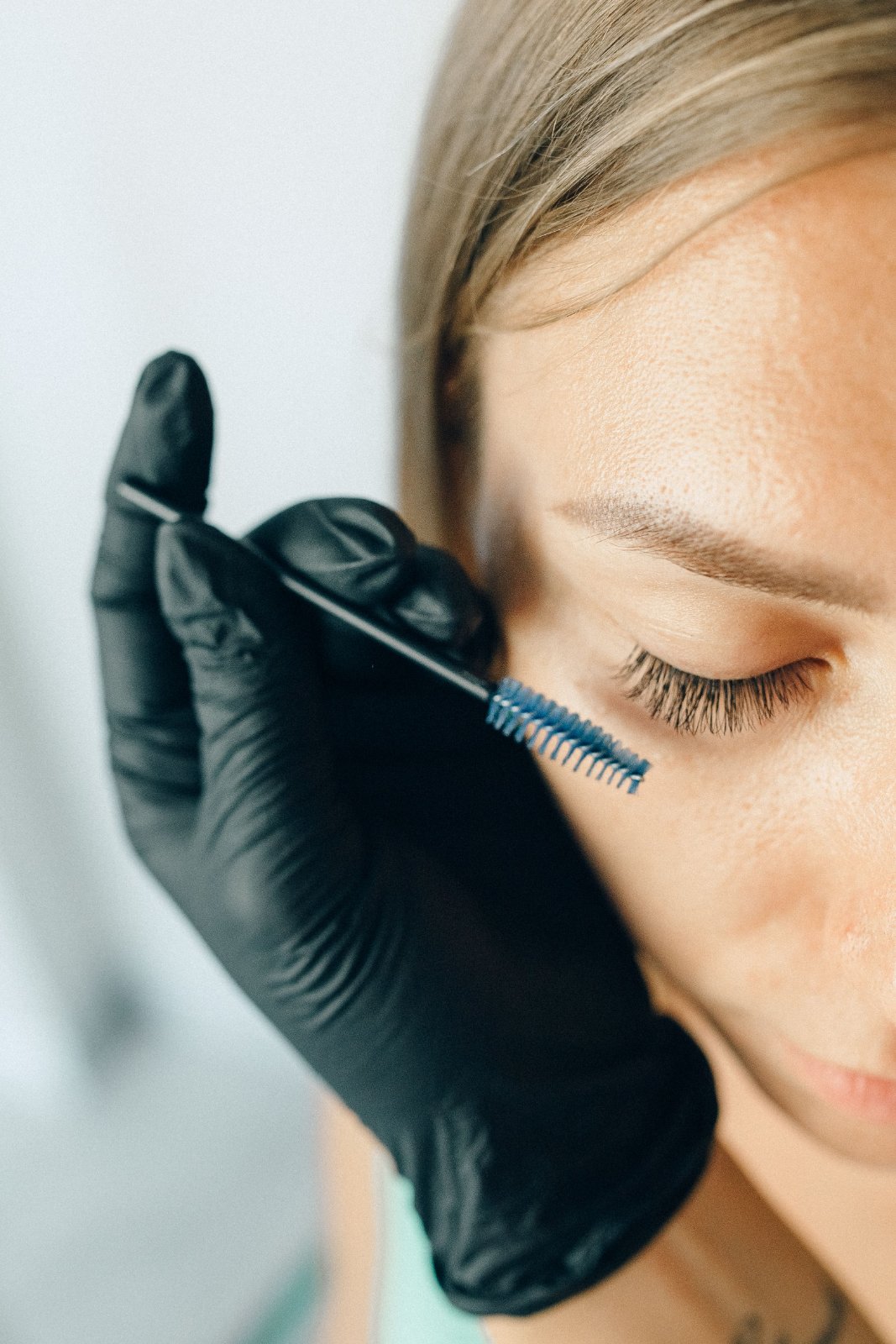 Lash lifting