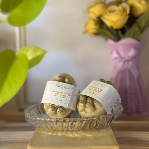 Sabonete massageador de camomila com flor de laranjeira